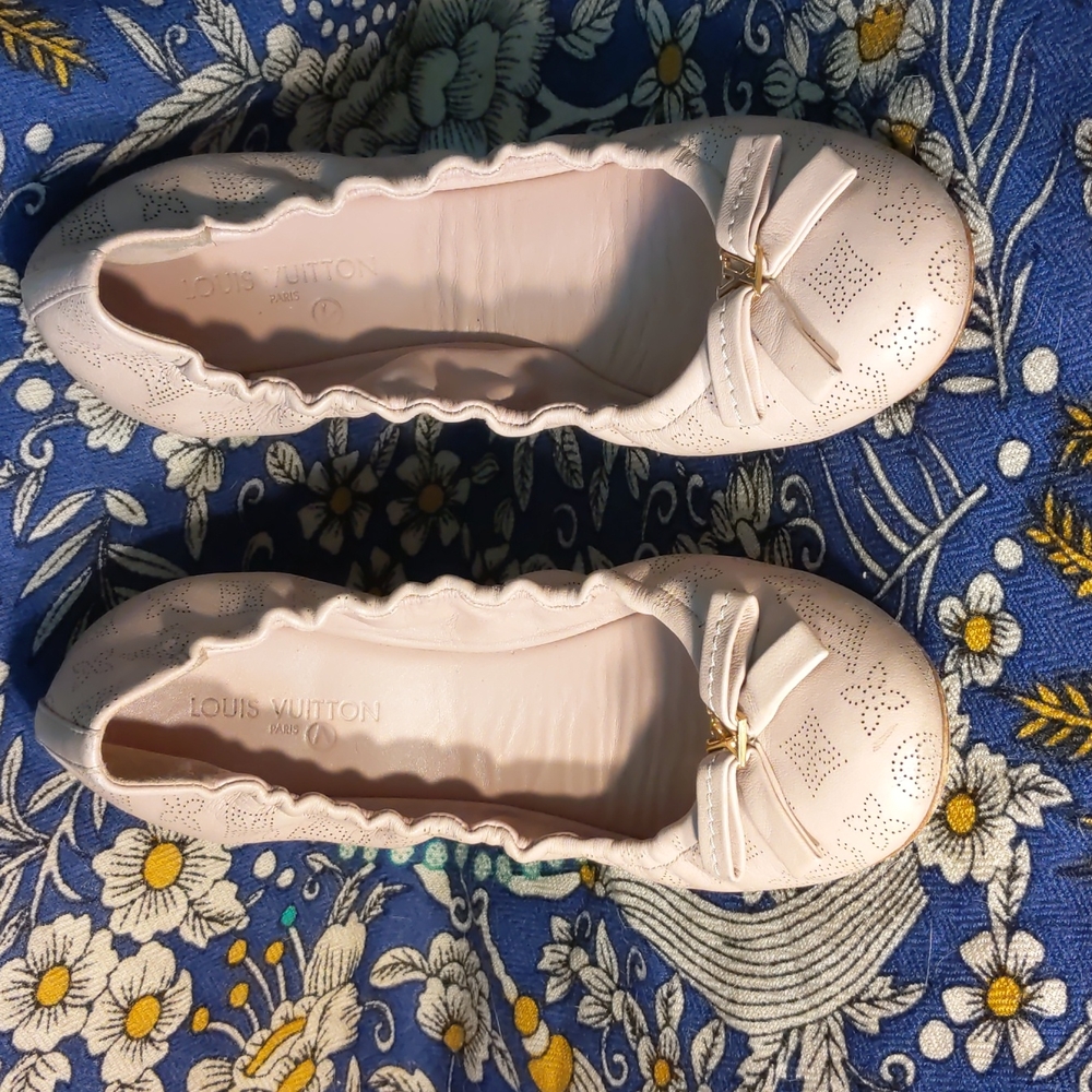 Louis Vuitton Nude Ballet Flats